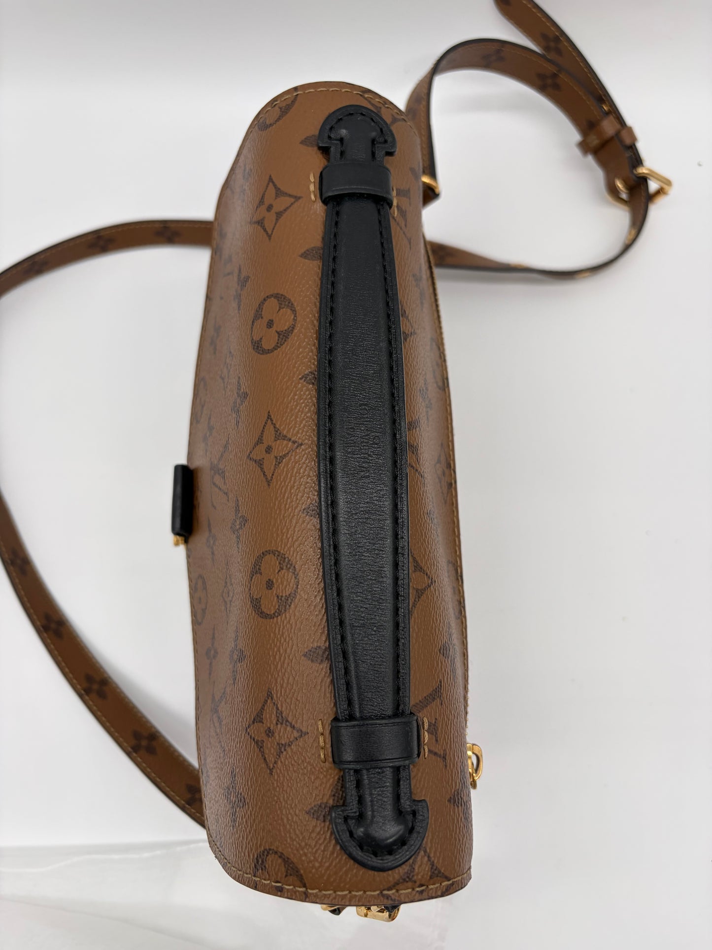 Louis Vuitton Pochette Métis Reverse Monogramm Handtasche