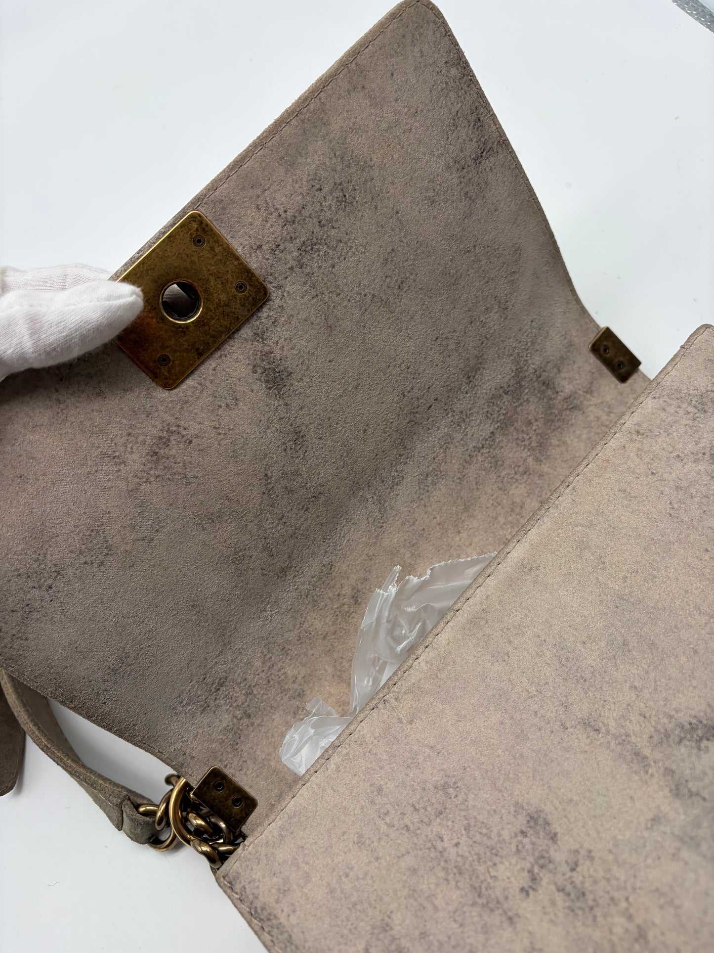 Chanel Boy Bag Old Medium Distressed Suede Handtasche