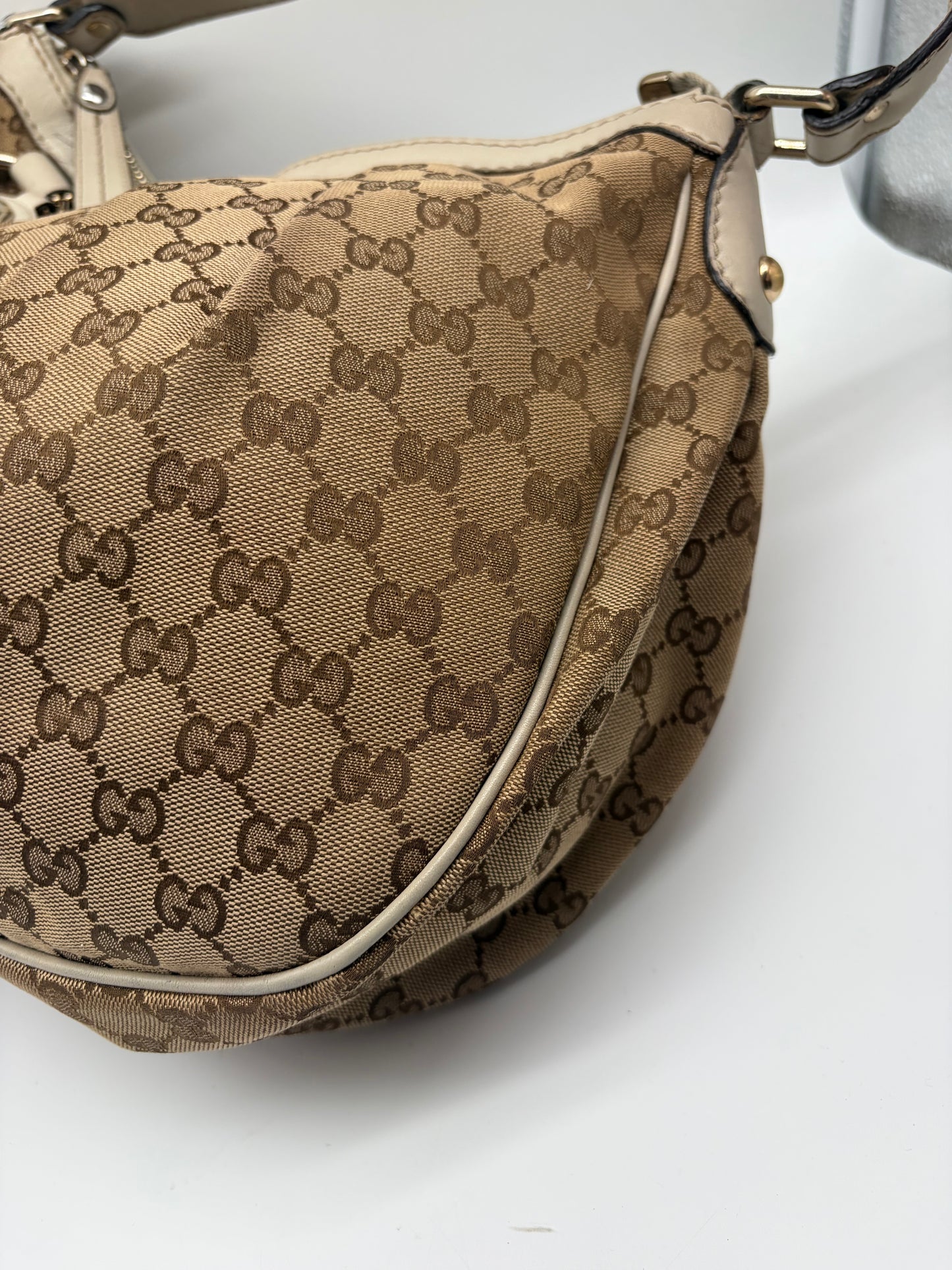 Gucci Sukey Schultertasche  beige Weiß Monogram