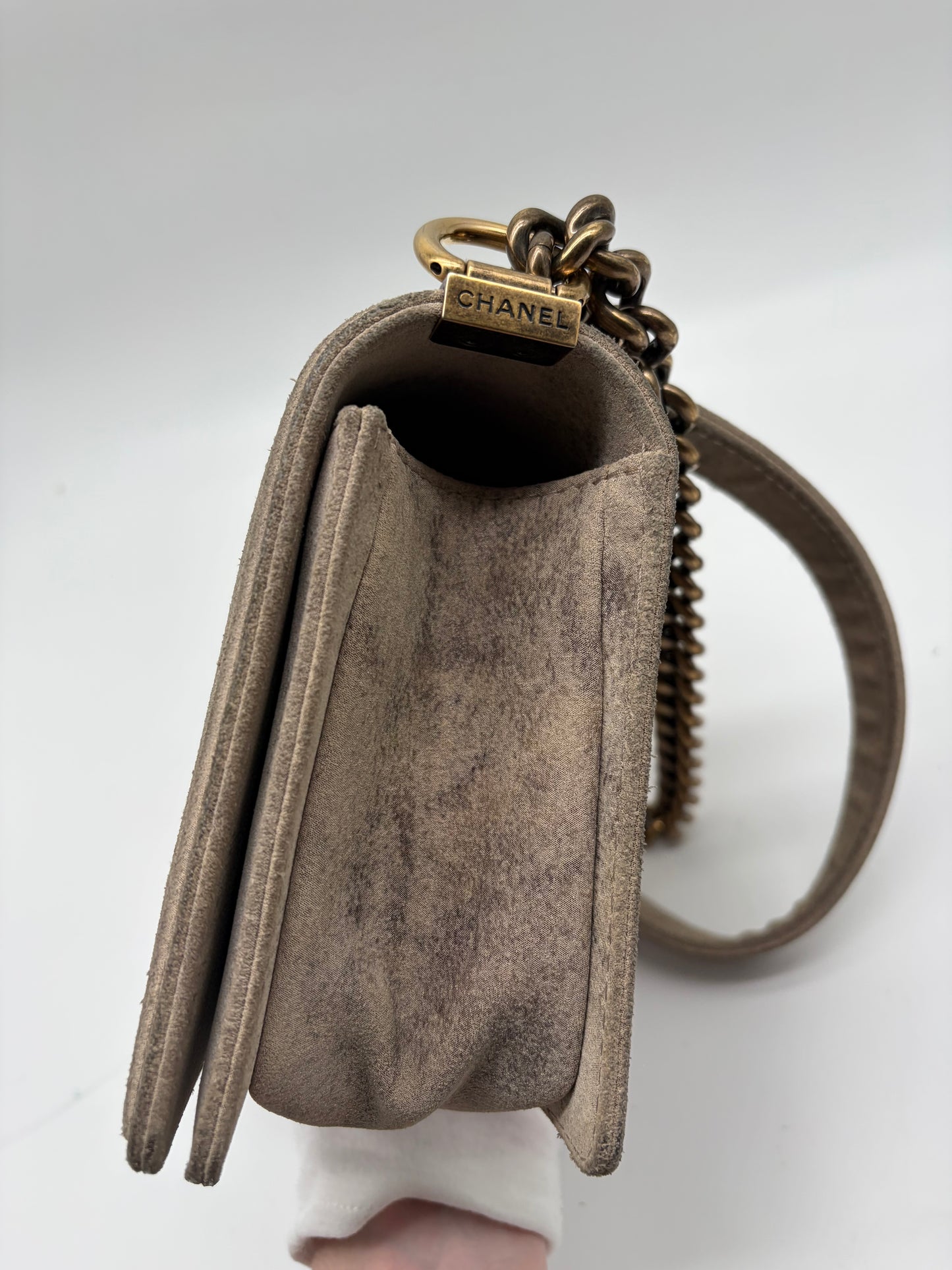 Chanel Boy Bag Old Medium Distressed Suede Handtasche