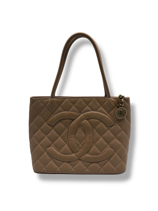 Chanel Beige Kaviar Medaillon Tasche