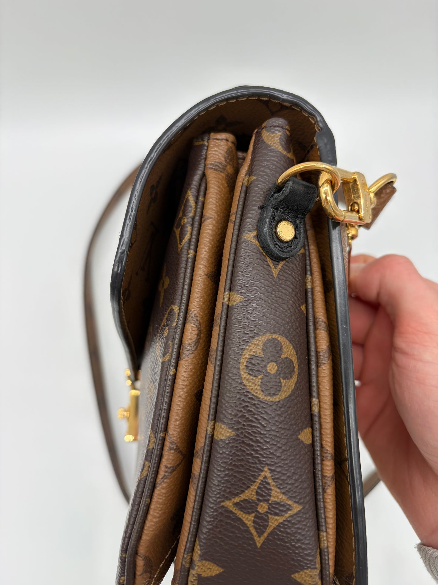 Louis Vuitton Pochette Métis Reverse Monogramm Handtasche