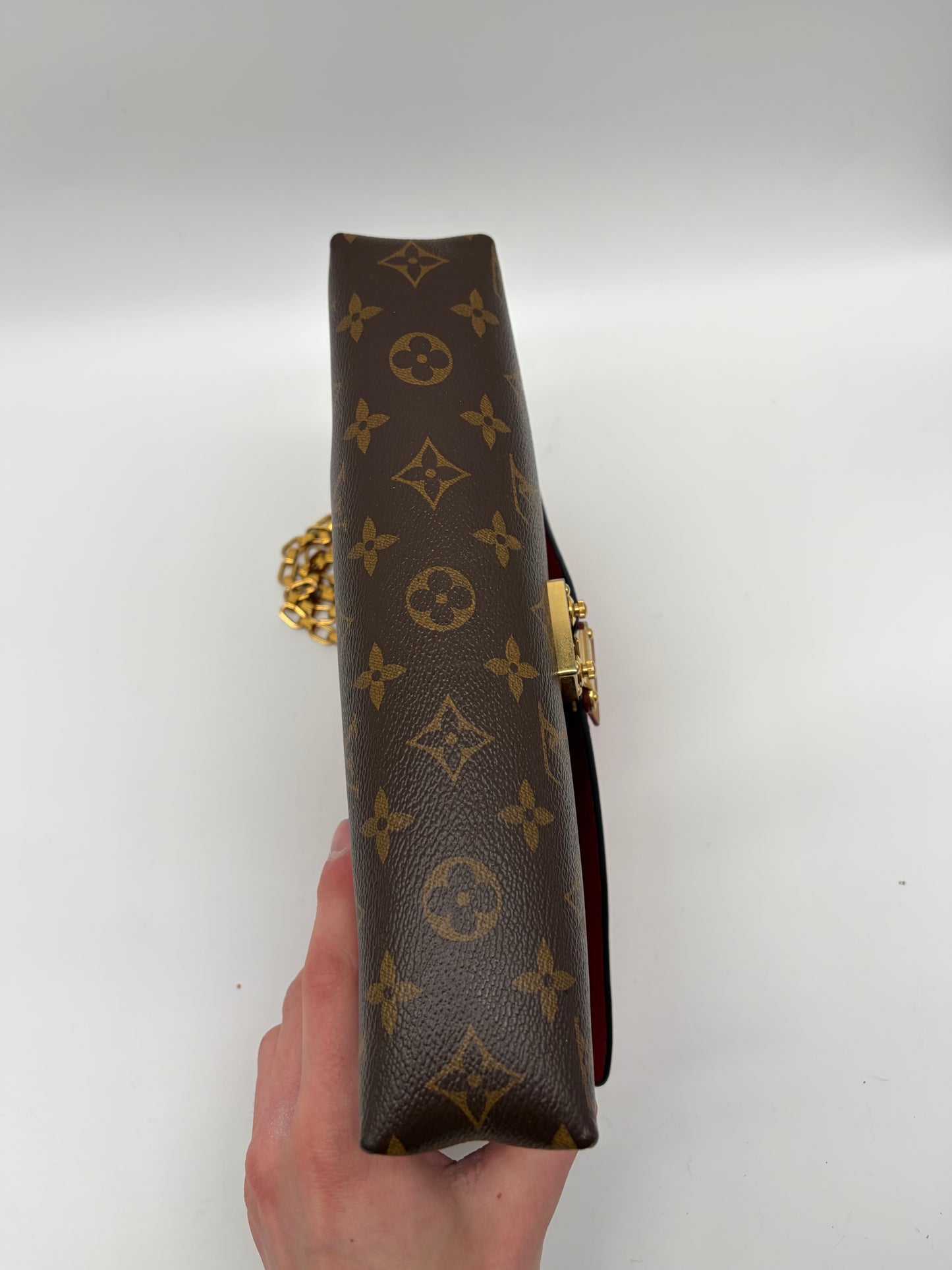 Louis Vuitton Pallas Chain Crossbody/ Schultertasche
