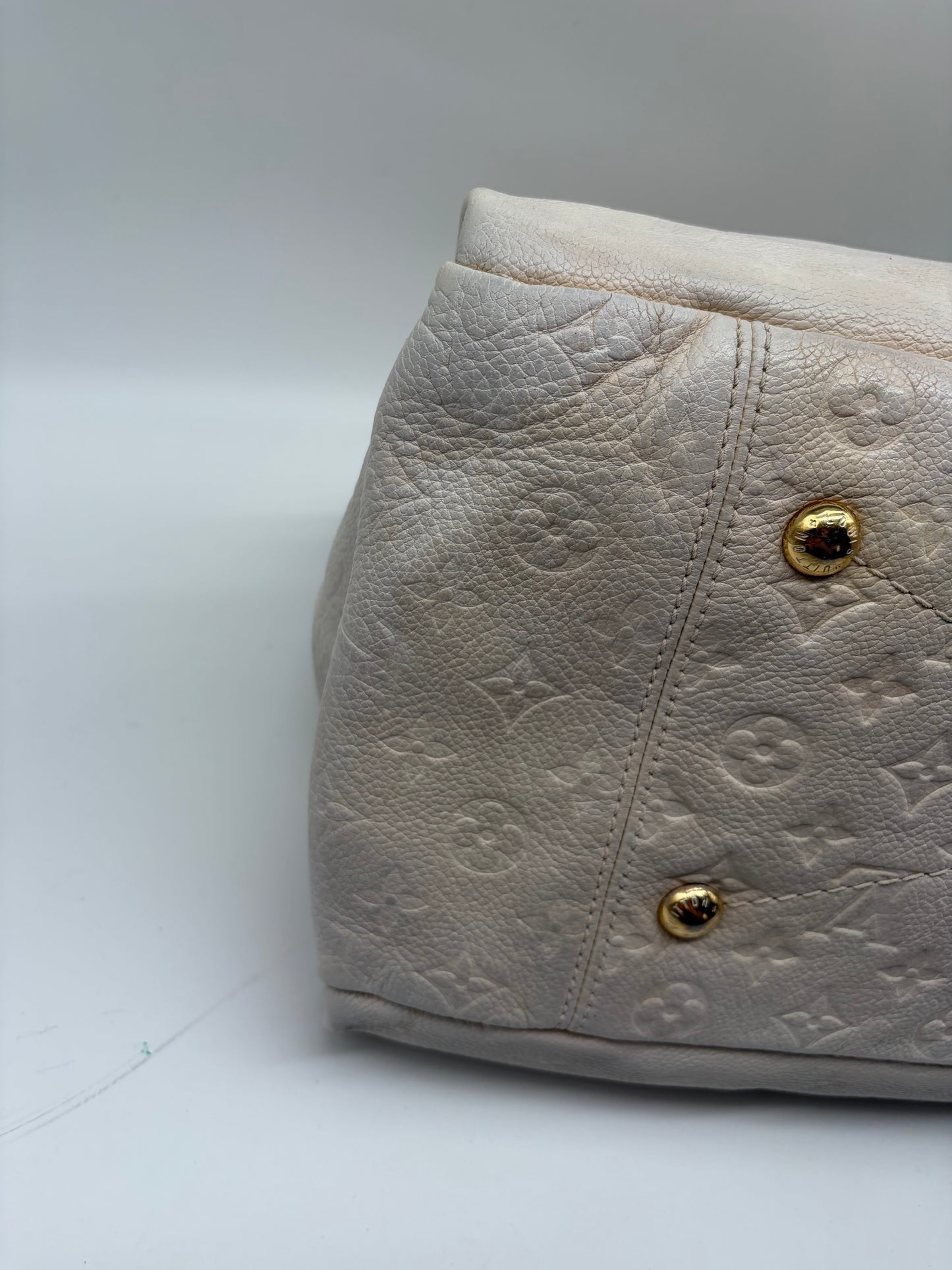 Louis Vuitton Artsy MM Empreinte Weiße Handtasche