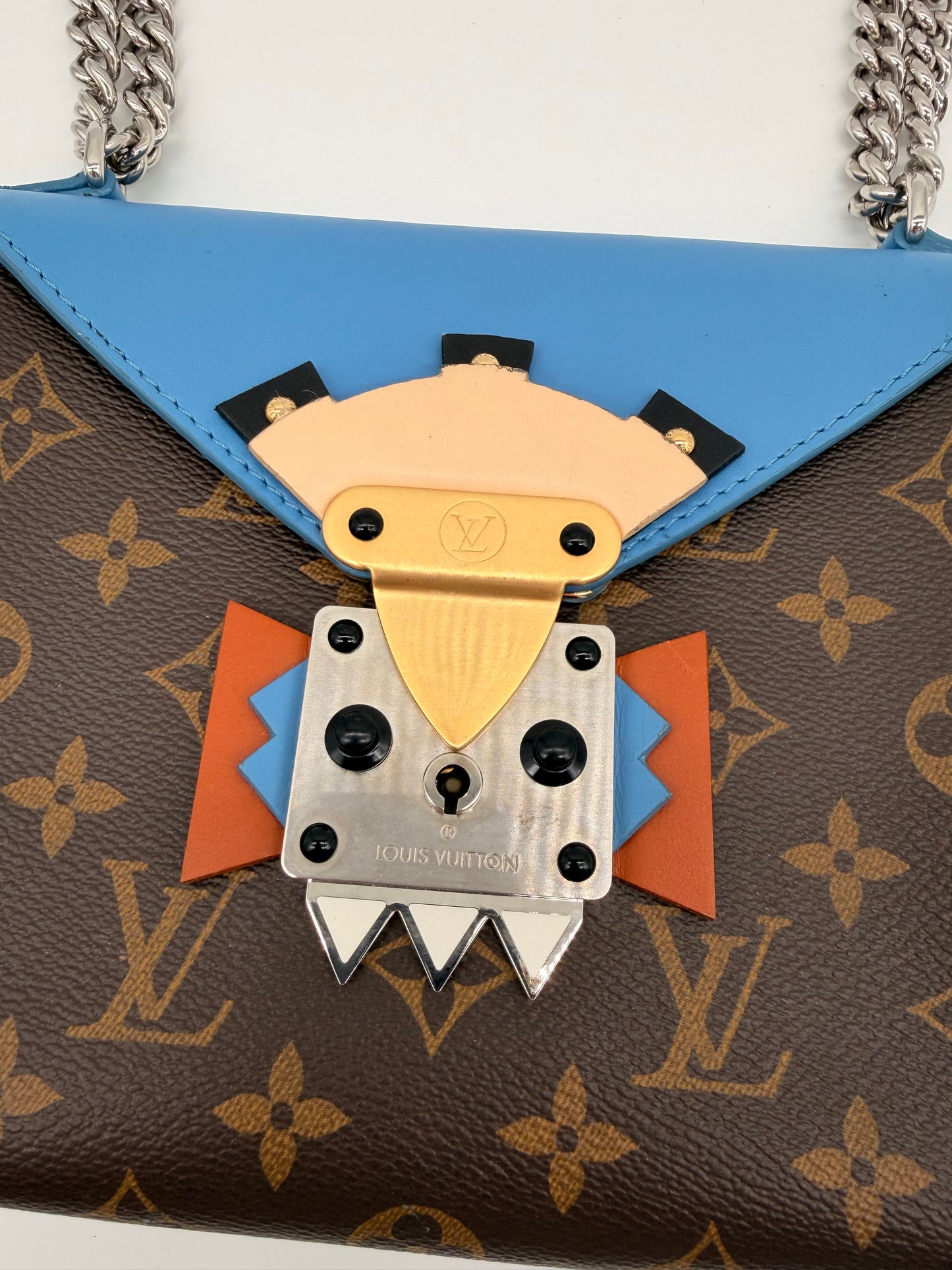 Louis Vuitton Monogram Tribal Mask Pochette Schultertasche