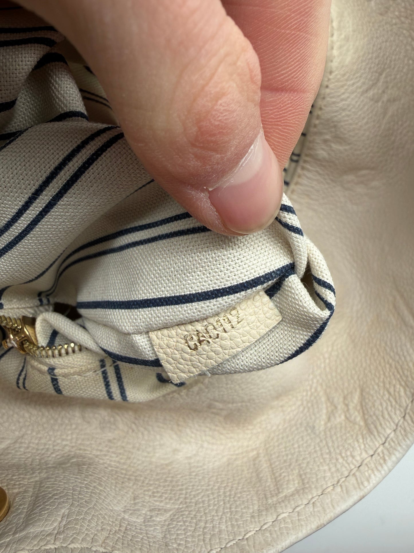 Louis Vuitton Artsy MM Empreinte Weiße Handtasche