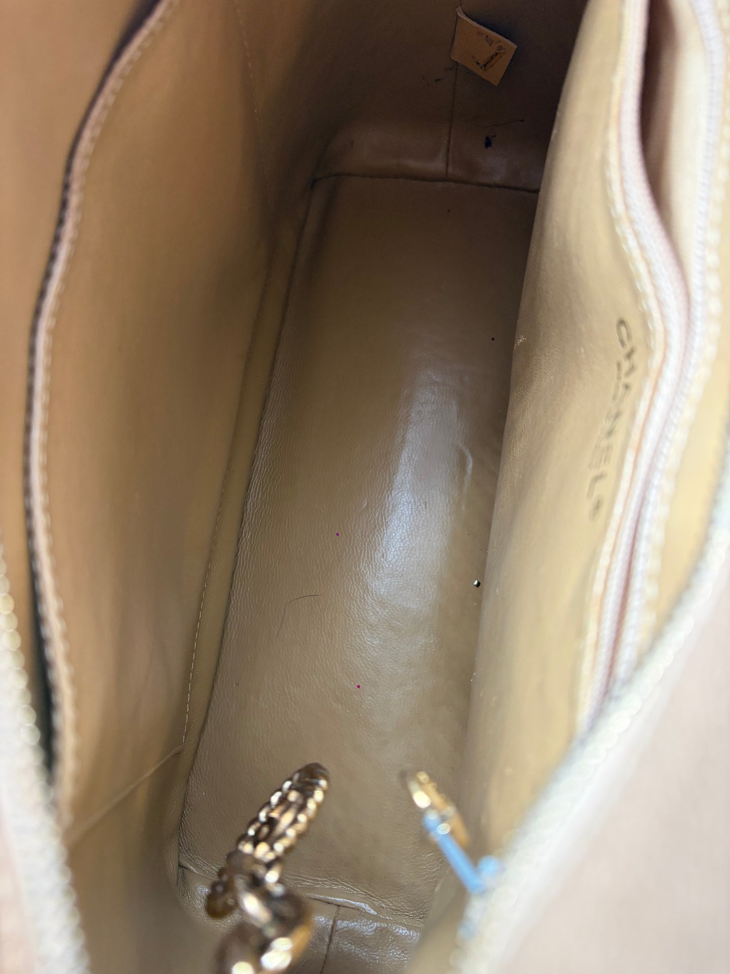 Chanel Beige Kaviar Medaillon Tasche