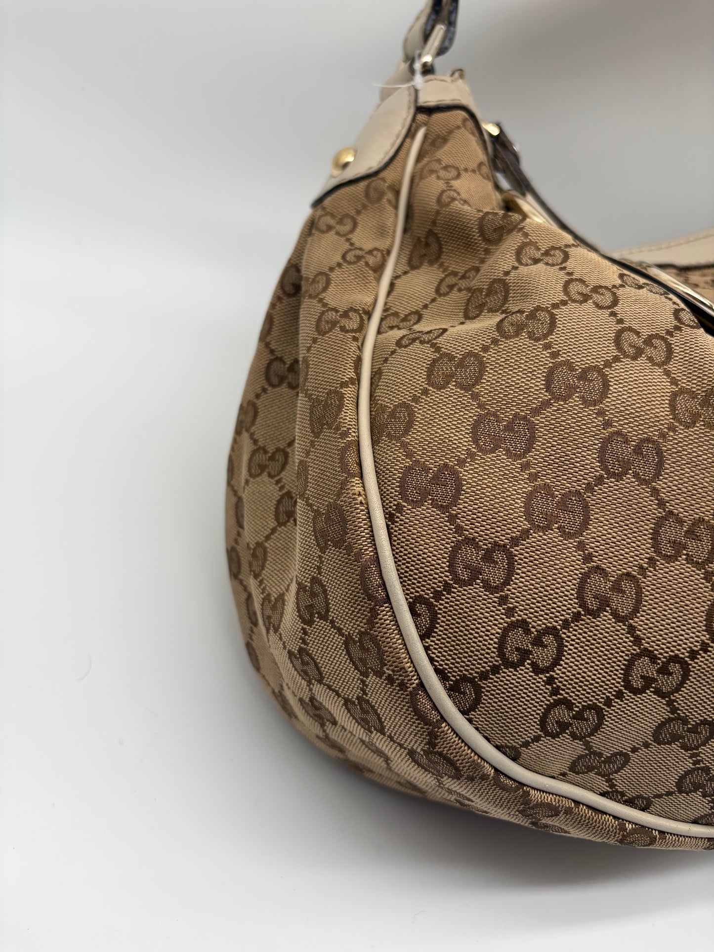Gucci Sukey Schultertasche  beige Weiß Monogram