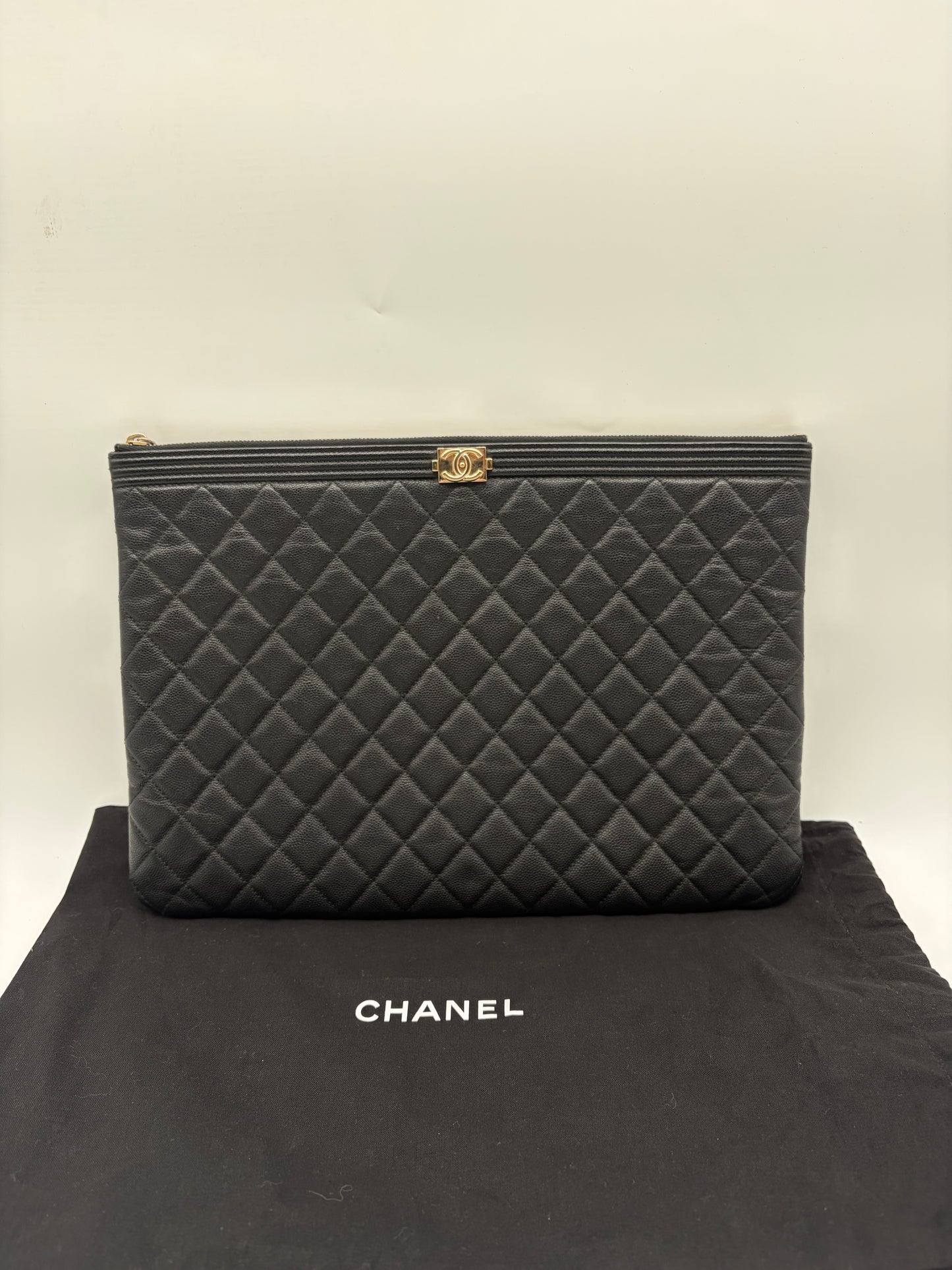 Chanel Large Boy Clutch Caviarleder schwarz GHW