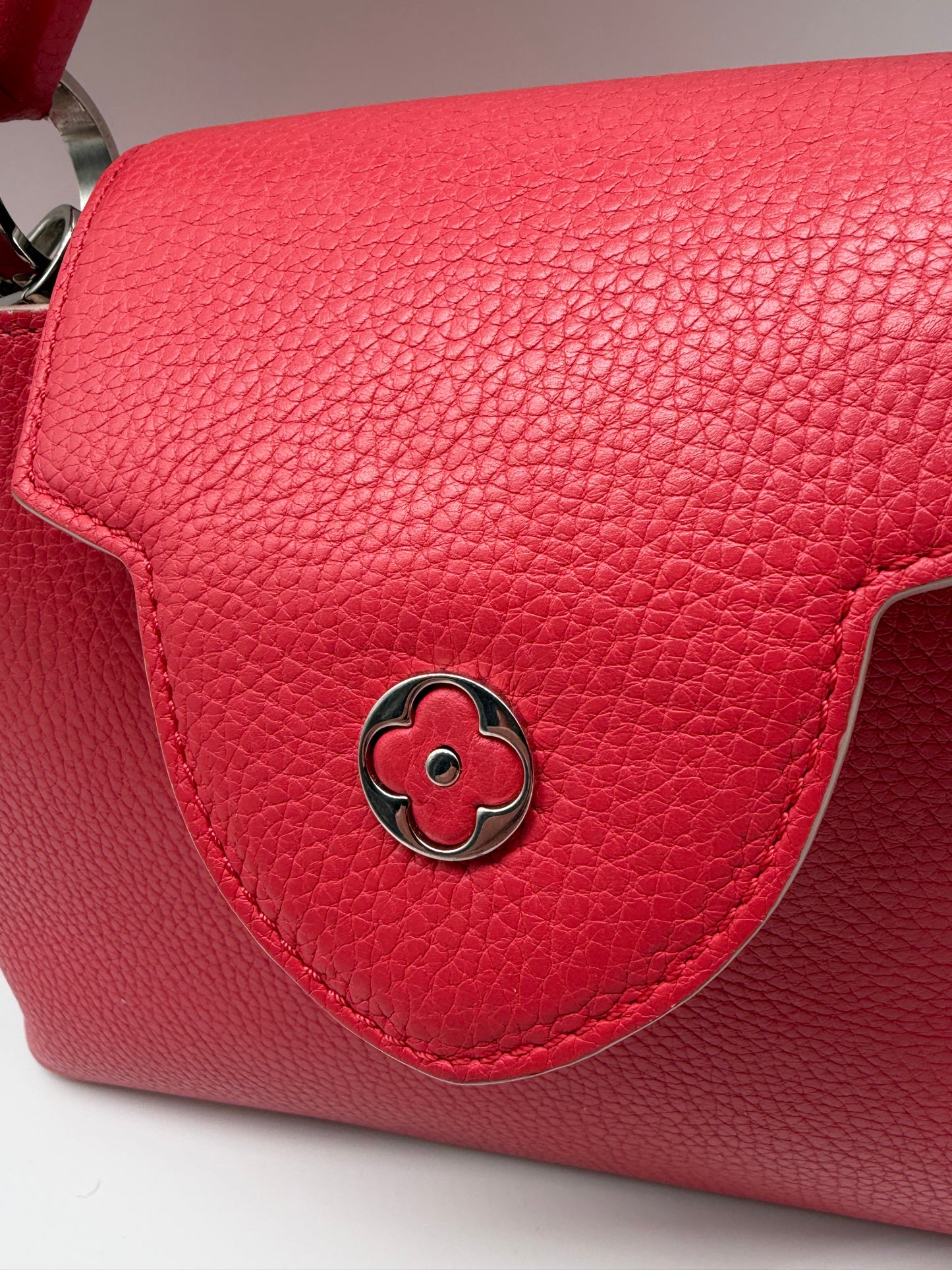 Louis Vuitton Capucines BB Taurillon mit Schultergurt
