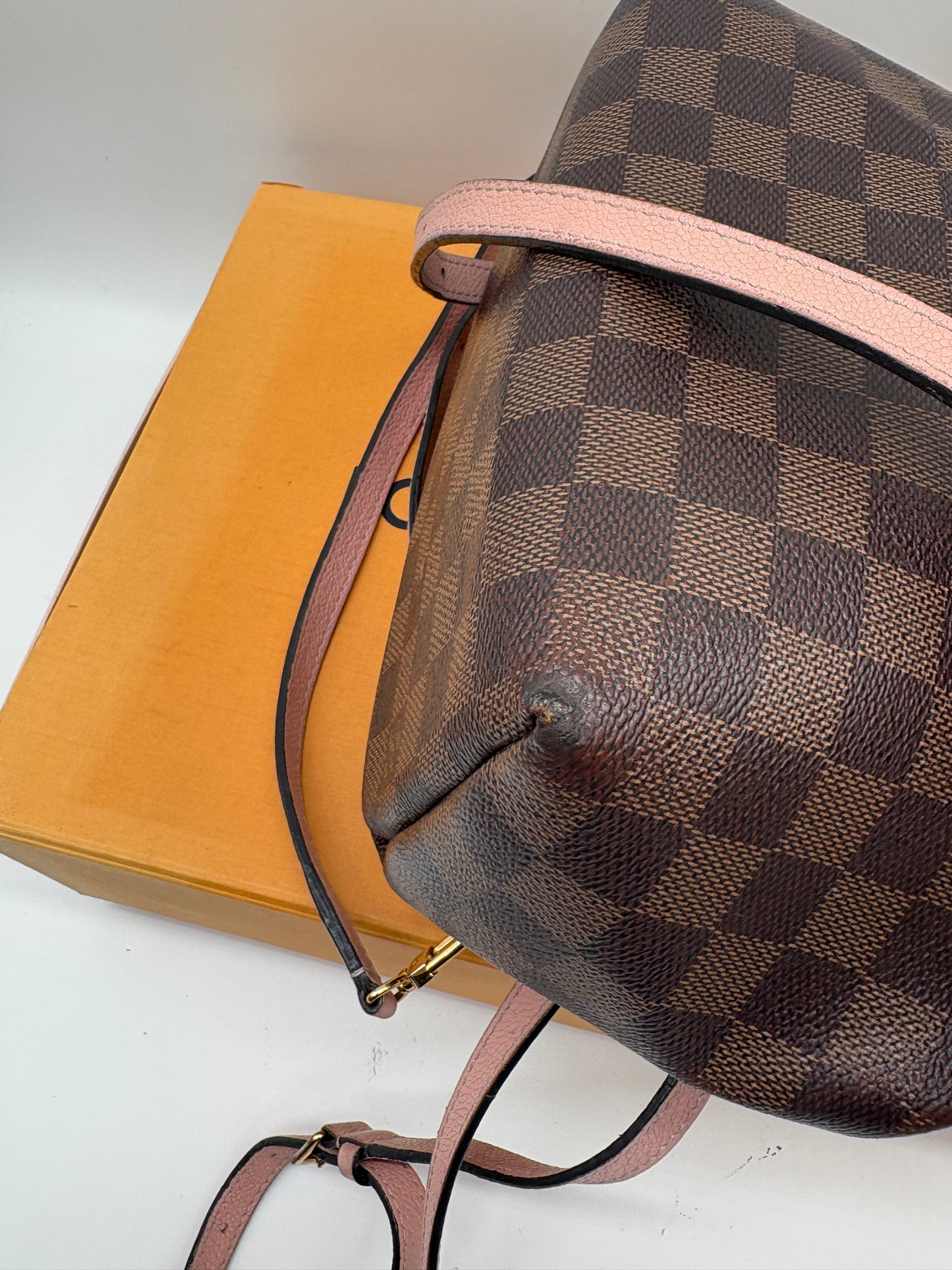Louis Vuitton Damier Ebene Clapton Rucksack braun pink