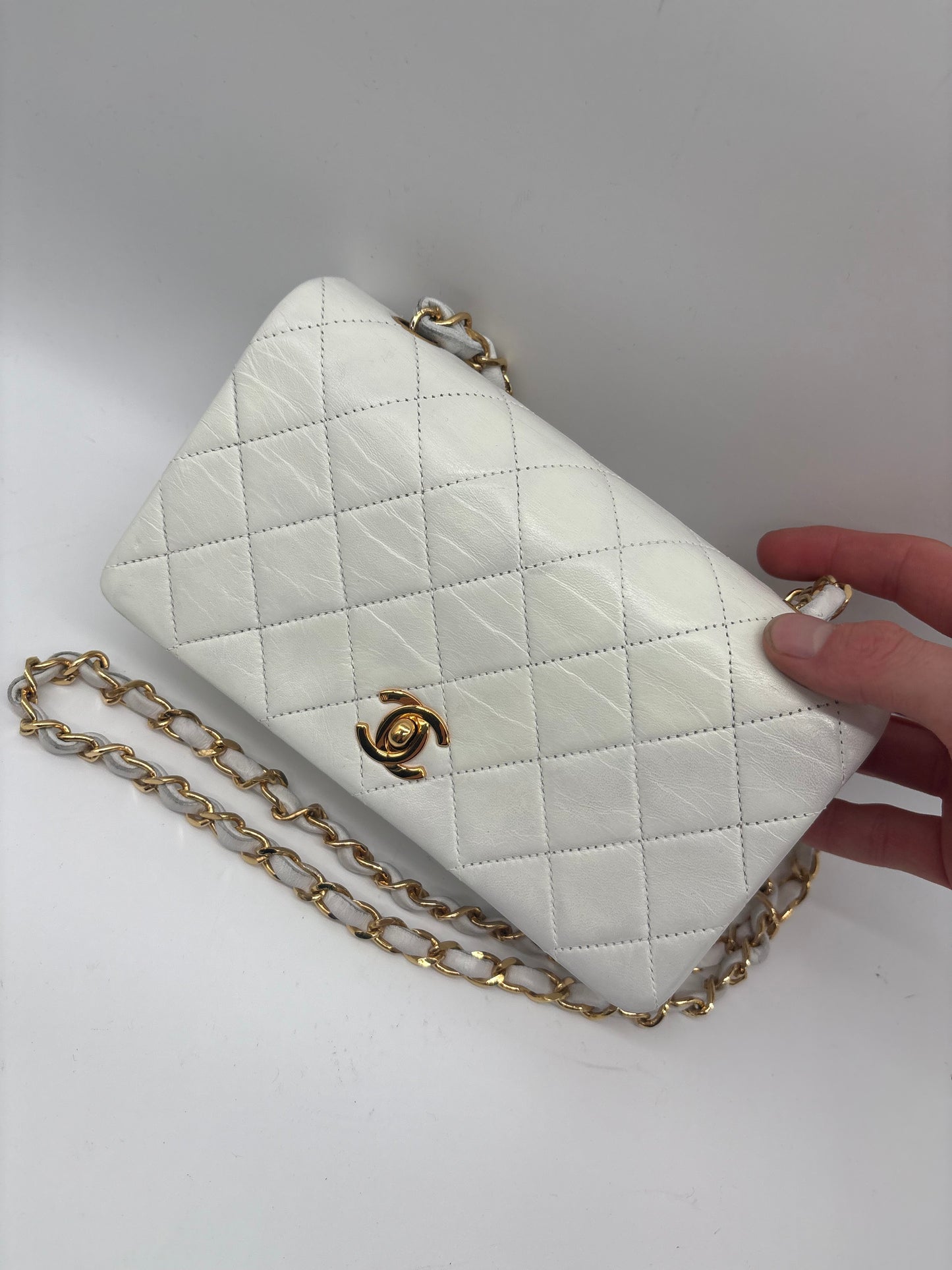 Chanel TImeless Classic Flap 24K weiß Luxus Designerhandtasche