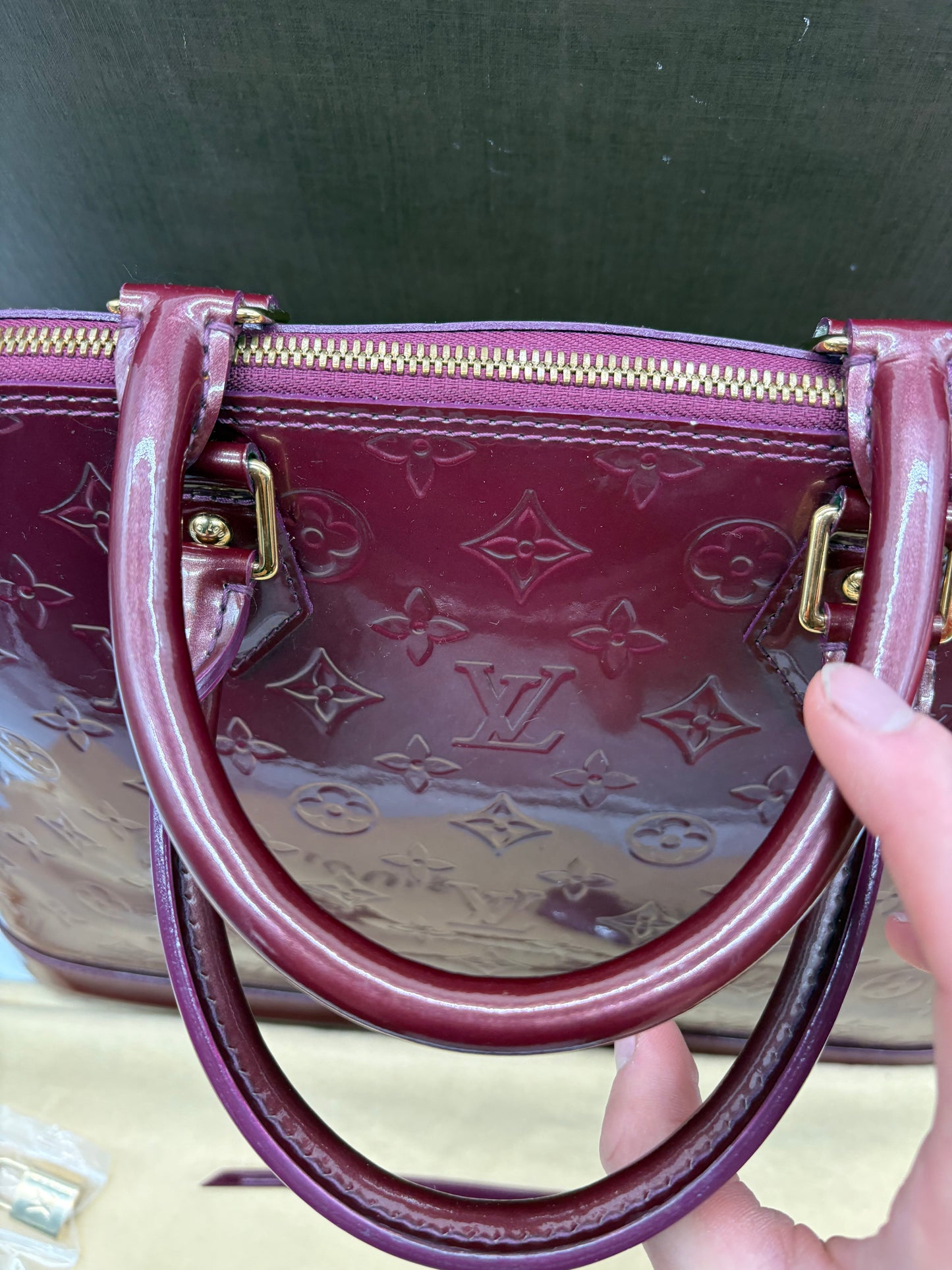 Louis Vuitton Alma MM Bordeaux Lackleder Vernis Handtasche