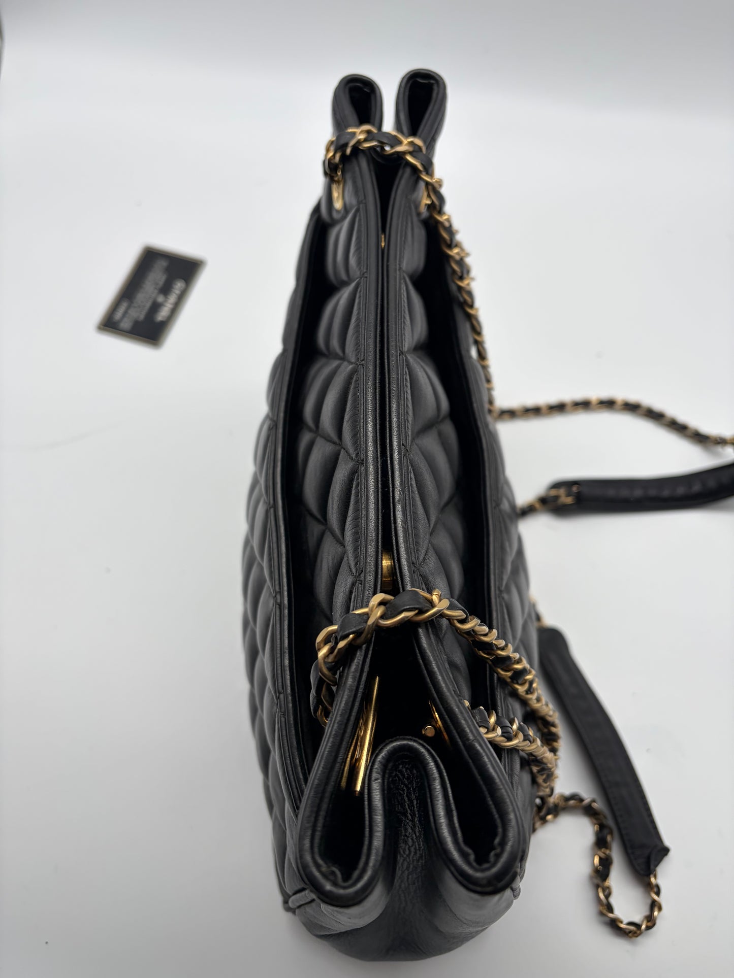 Chanel Matelassé Shopping Handtasche