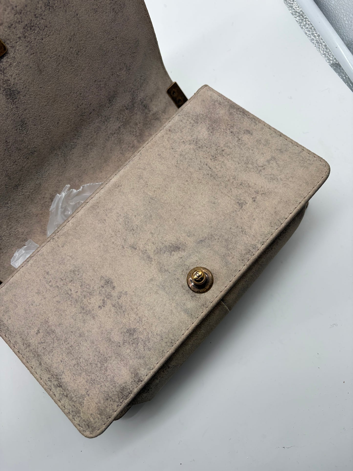 Chanel Boy Bag Old Medium Distressed Suede Handtasche