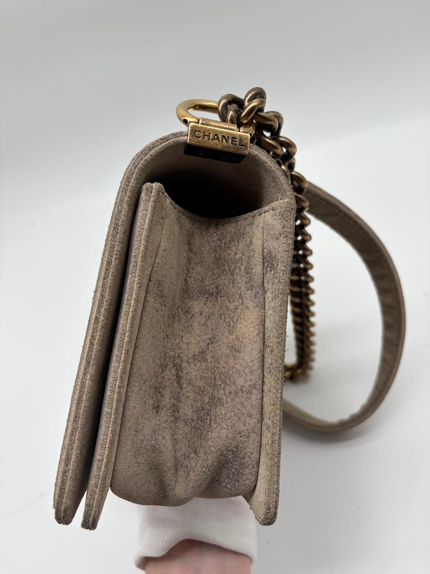 Chanel Boy Bag Old Medium Distressed Suede Handtasche