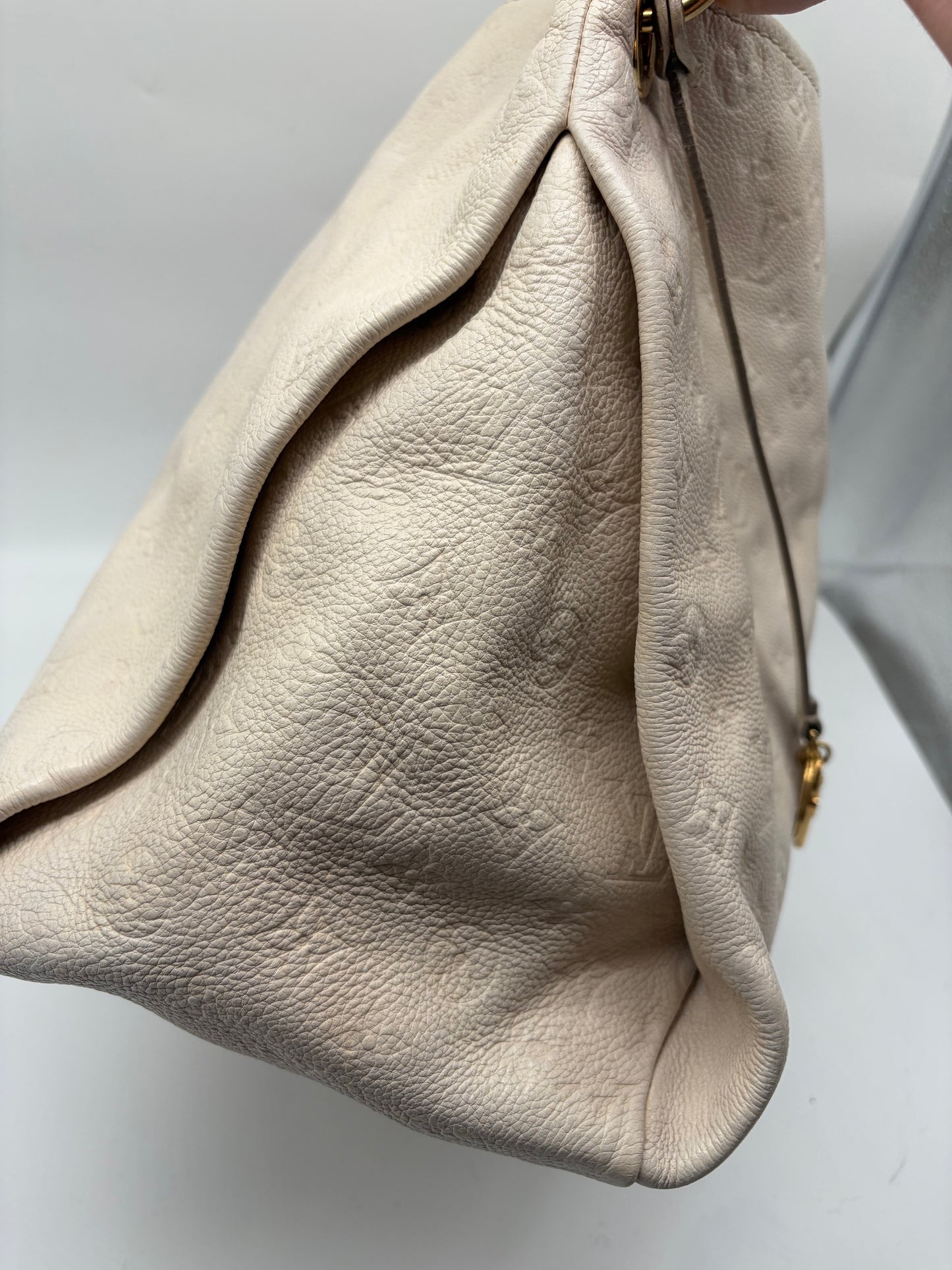 Louis Vuitton Artsy MM Empreinte Weiße Handtasche