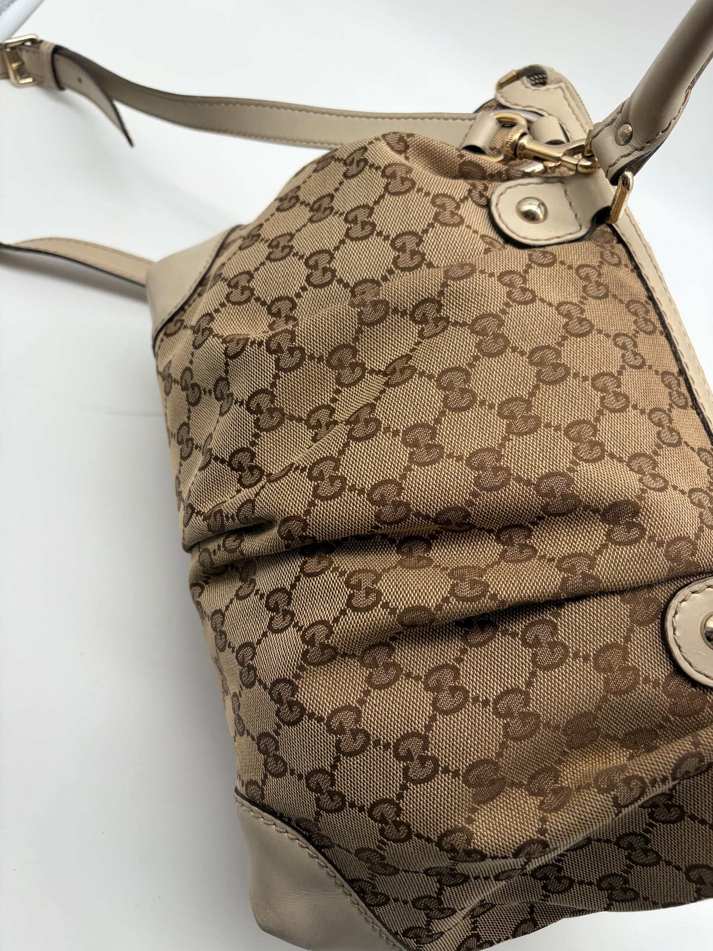 Gucci Sukey GG Canvas Handtasche mit Schultergurt