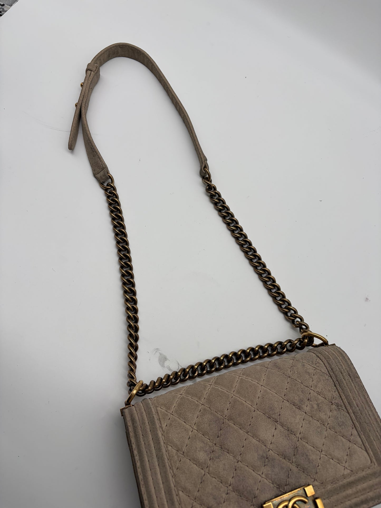 Chanel Boy Bag Old Medium Distressed Suede Handtasche