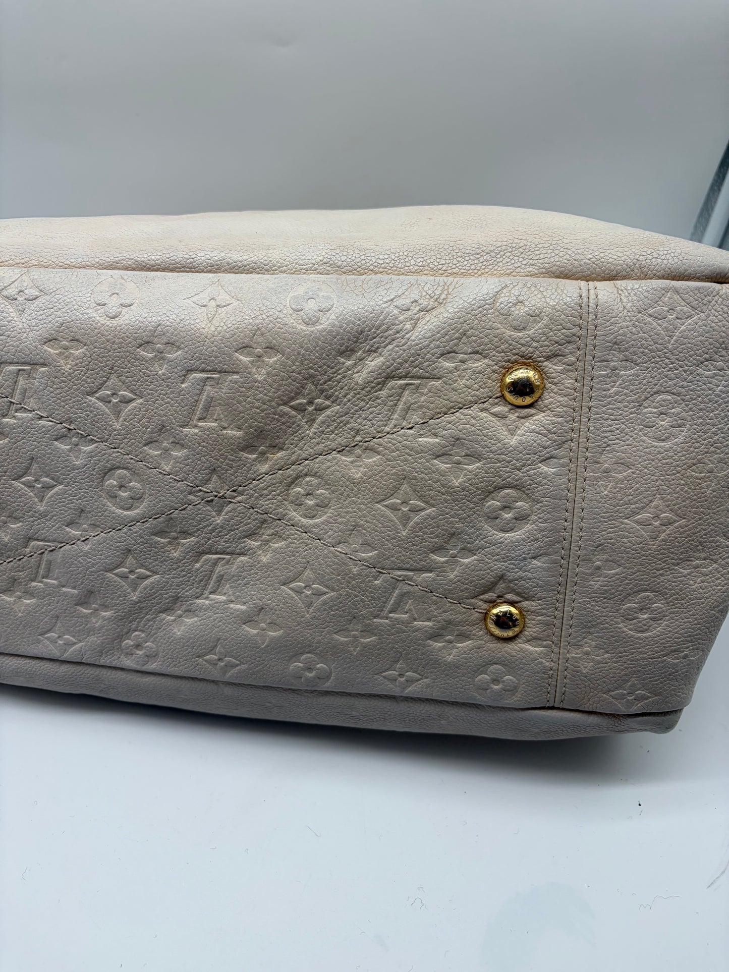 Louis Vuitton Artsy MM Empreinte Weiße Handtasche