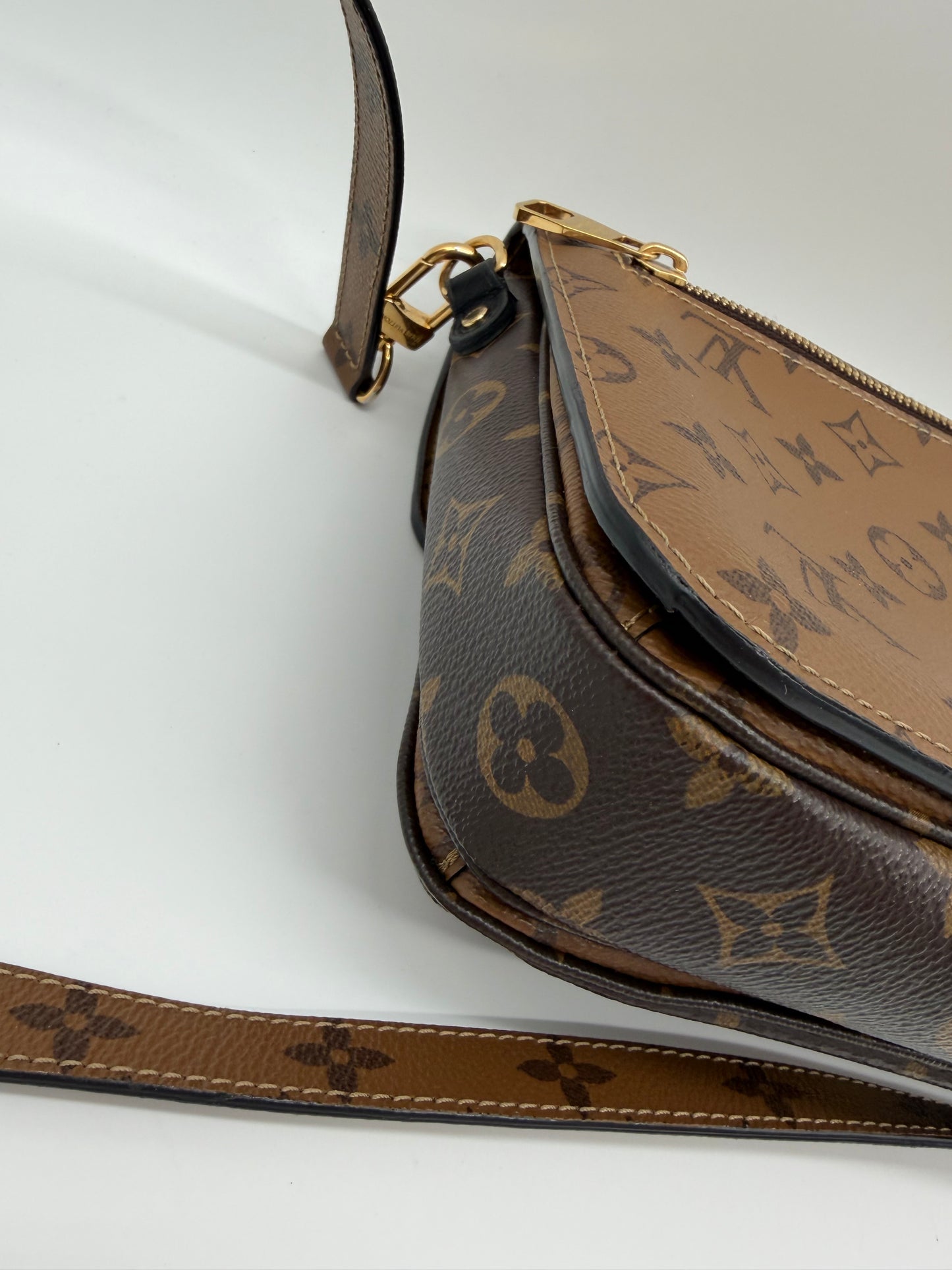 Louis Vuitton Pochette Métis Reverse Monogramm Handtasche