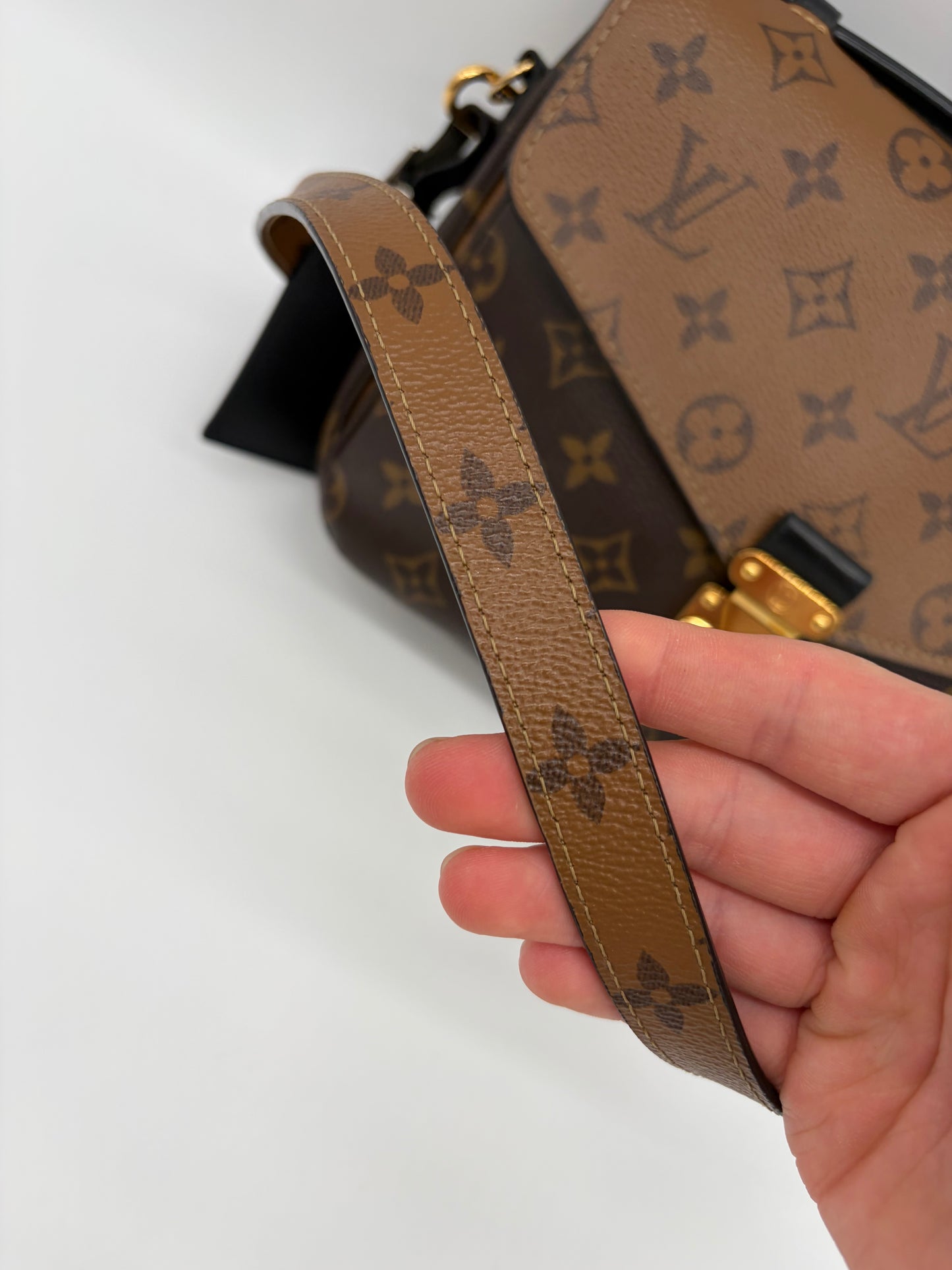 Louis Vuitton Pochette Métis Reverse Monogramm Handtasche