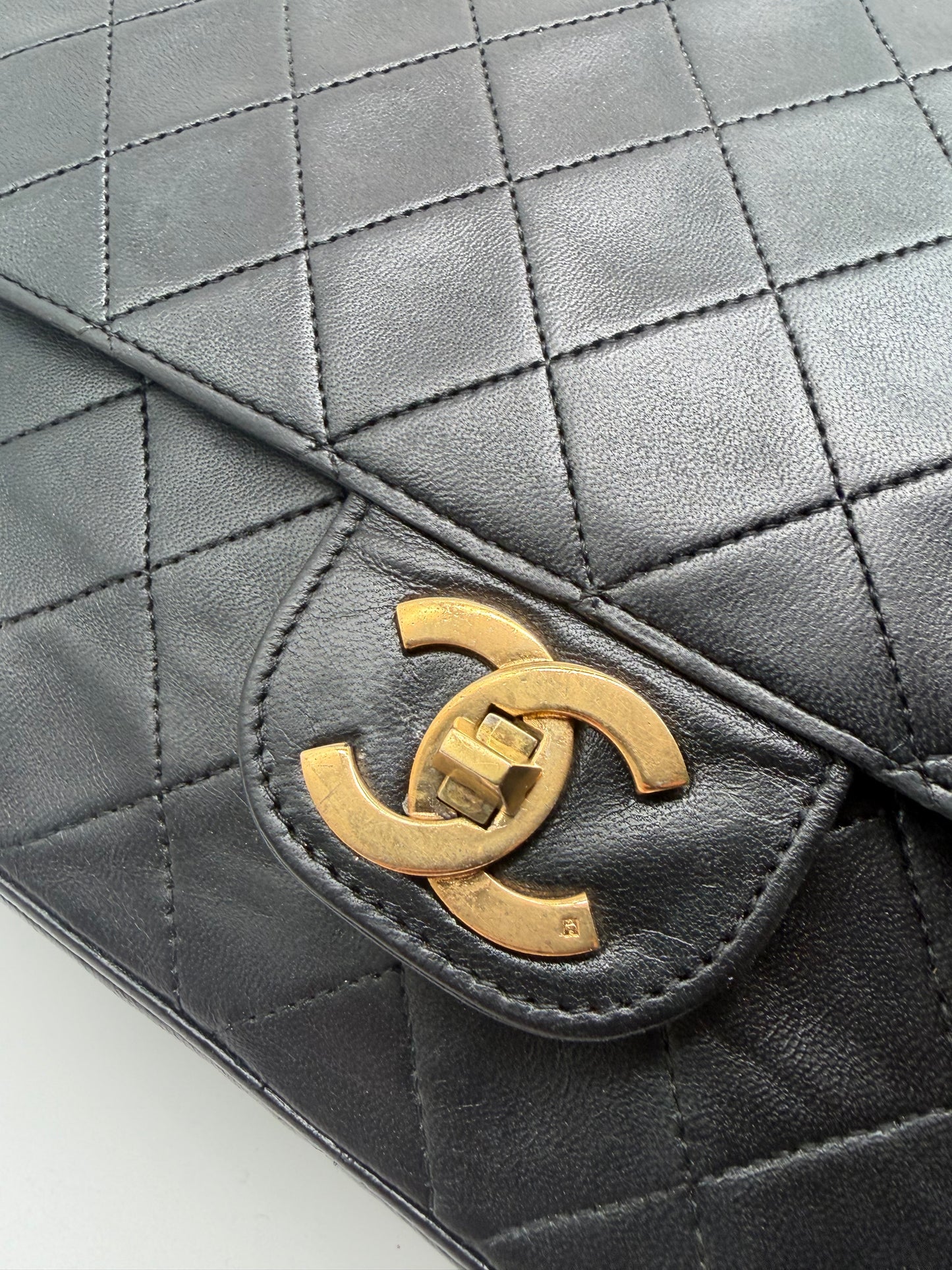 Chanel Double Flap Medium Schwarz GHW