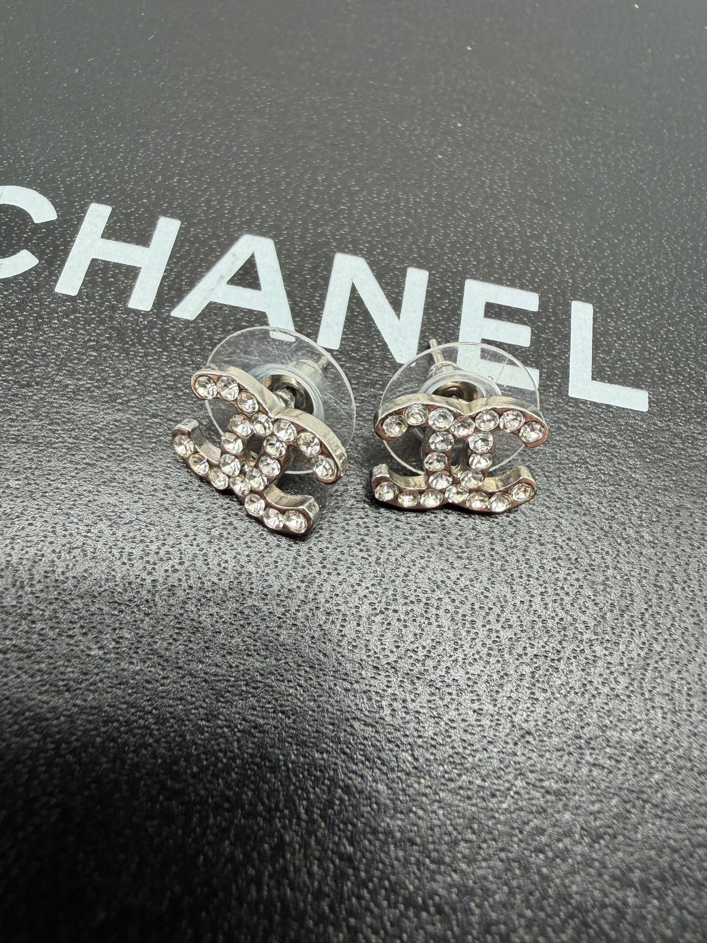 Chanel CC Diamant-Ohrringe