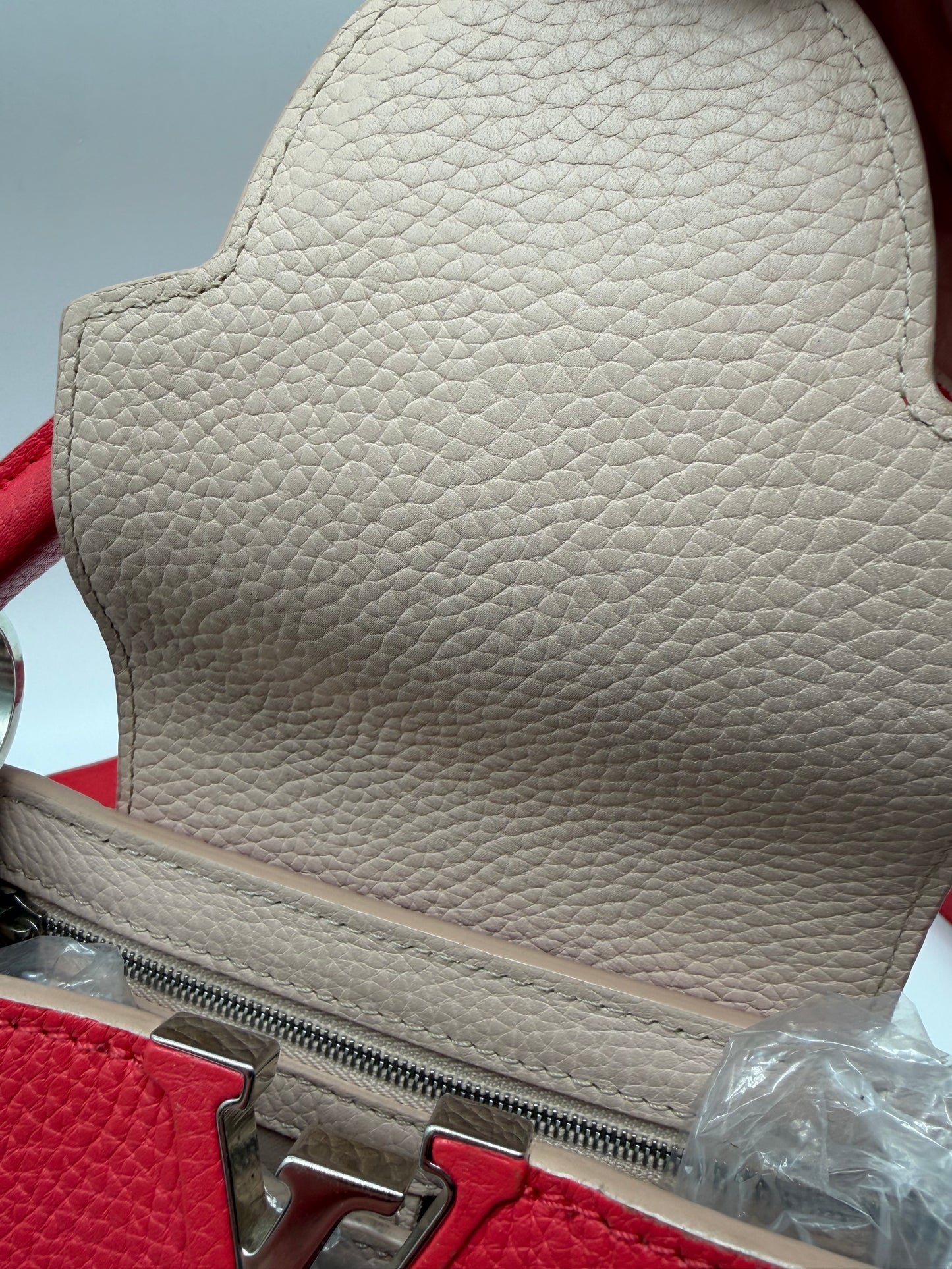 Louis Vuitton Capucines BB Taurillon mit Schultergurt