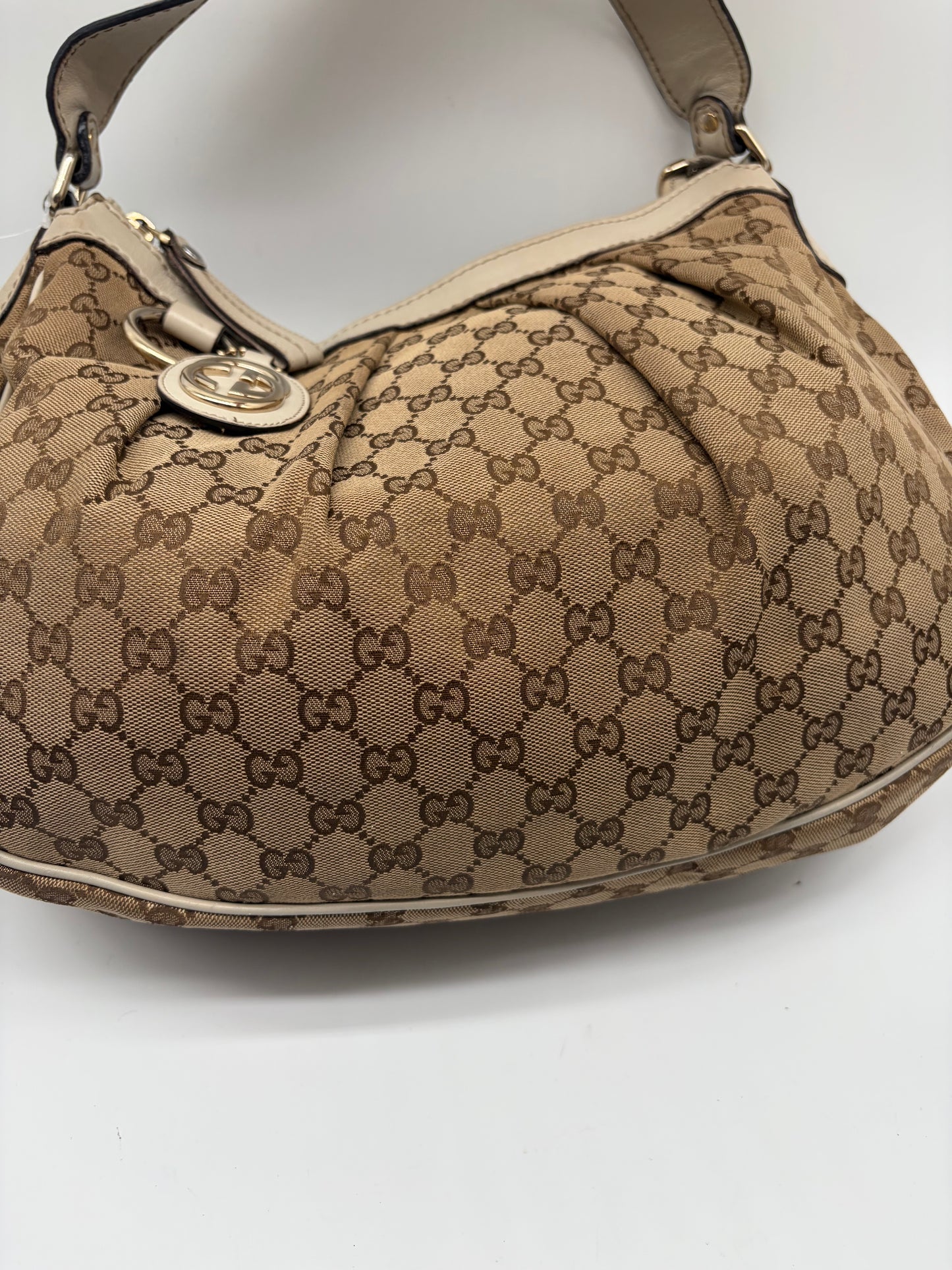 Gucci Sukey Schultertasche  beige Weiß Monogram