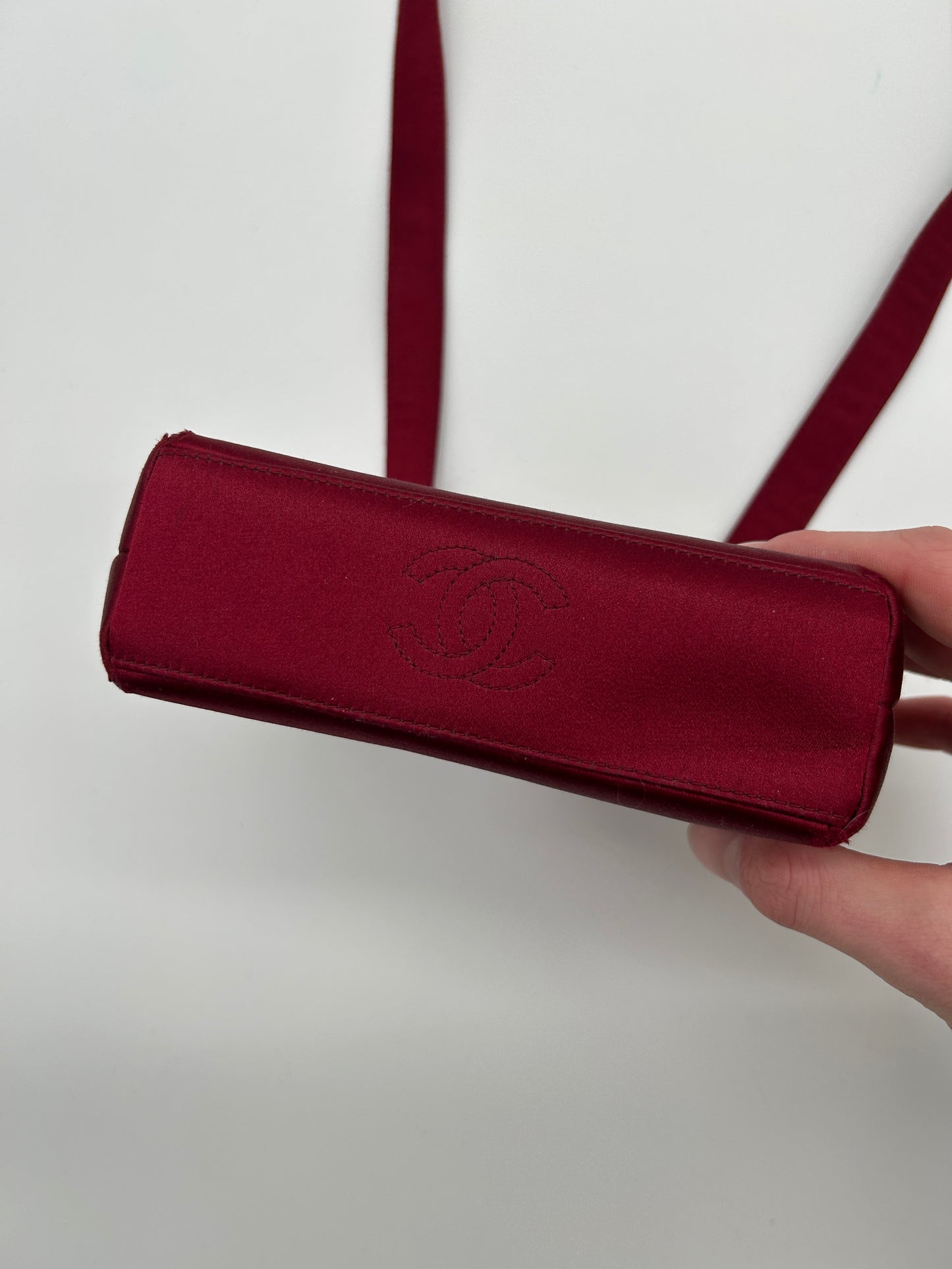 Chanel Vintage Luxus Designer Handtasche in Satin Rot