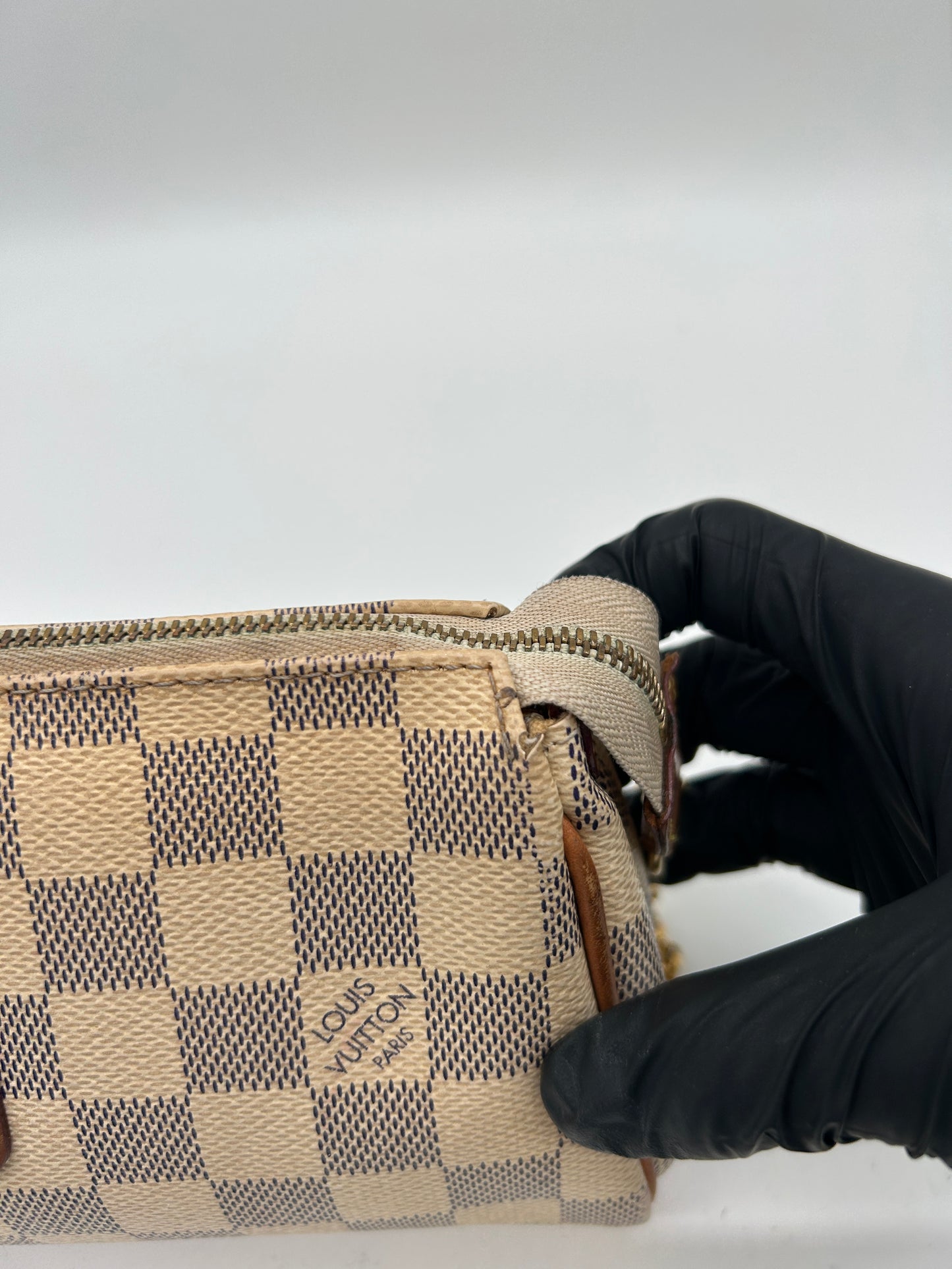 Louis Vuitton Designer Eva Clutch (Azur Damier)